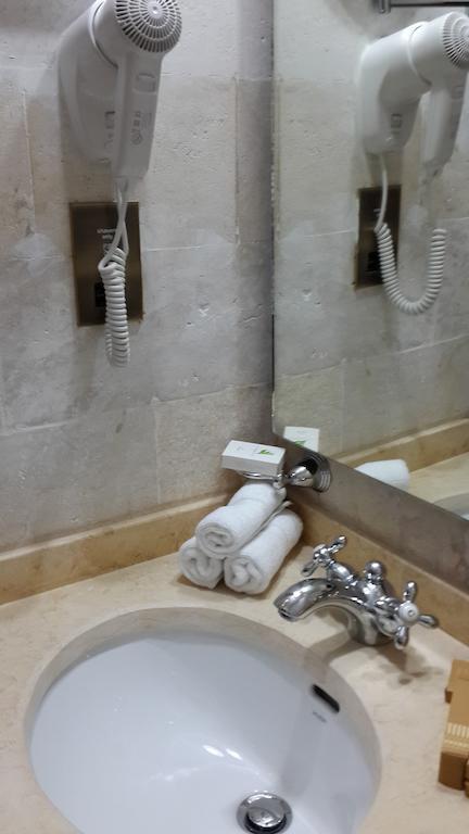 Assaha Ghobeiry Hotel ベイルート エクステリア 写真