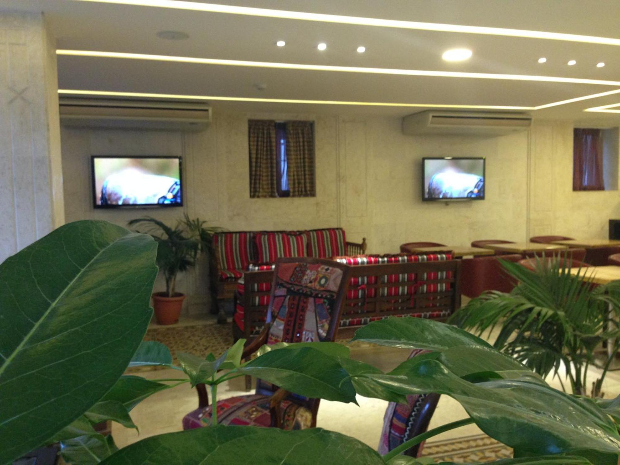 Assaha Ghobeiry Hotel ベイルート エクステリア 写真