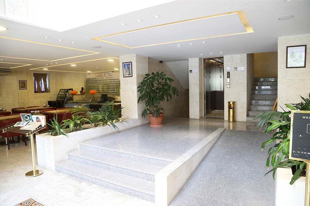 Assaha Ghobeiry Hotel ベイルート エクステリア 写真